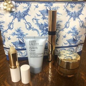 Estée Lauder Bundle of 5️⃣ NEW! Items 💙🤍